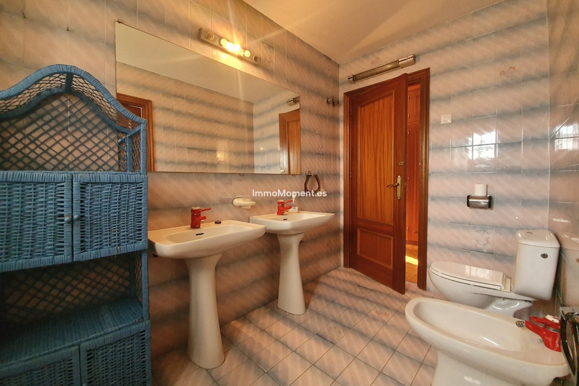 Reventa - Villa - Interior  - Guaro