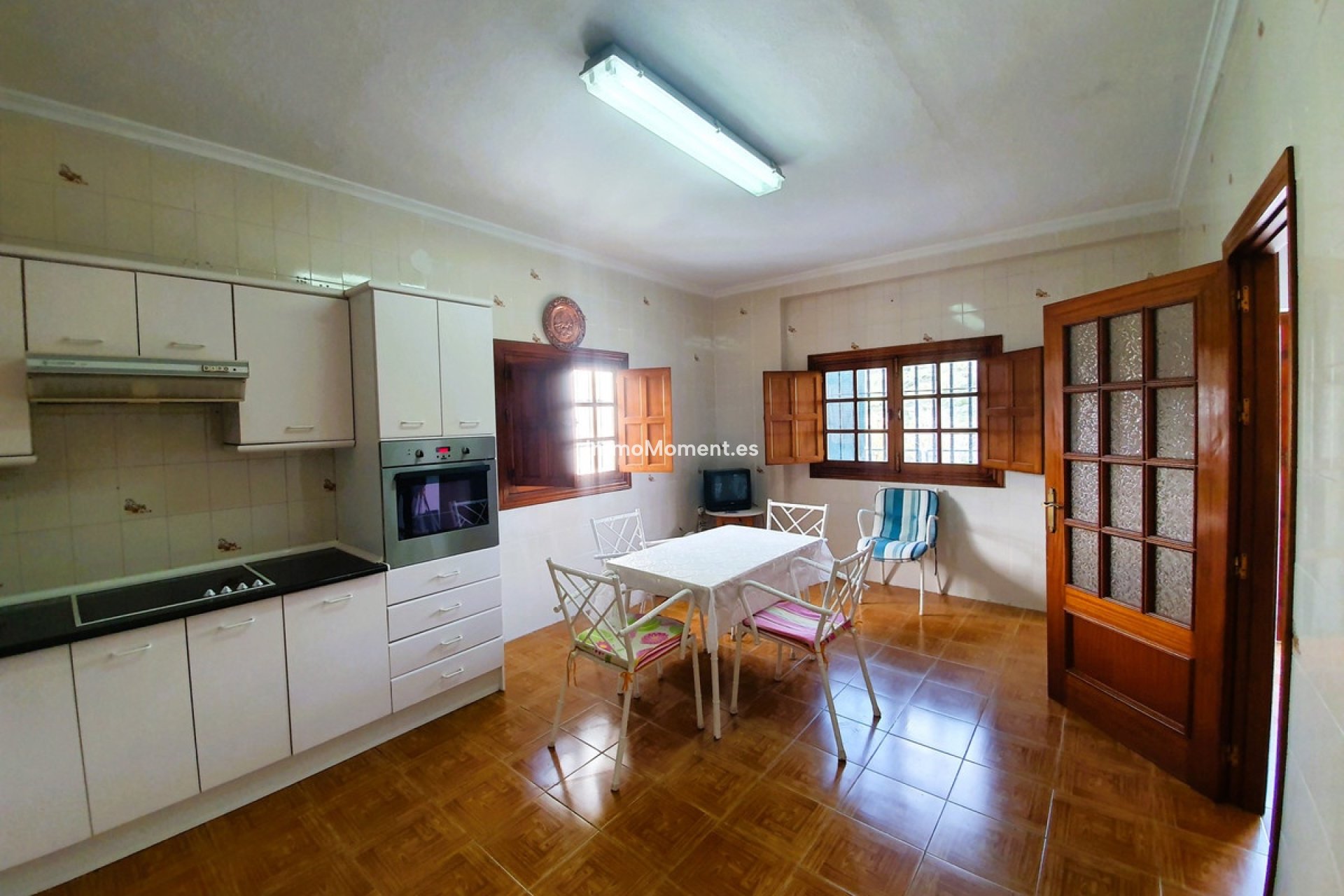 Reventa - Villa - Interior  - Guaro