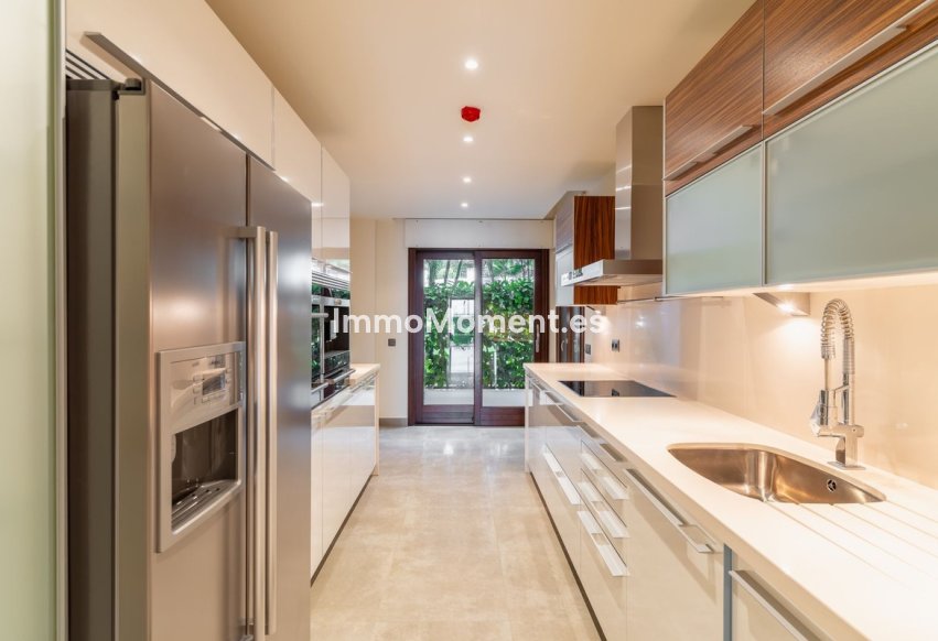 Revente - Appartement - Estepona  - Estepona Centro