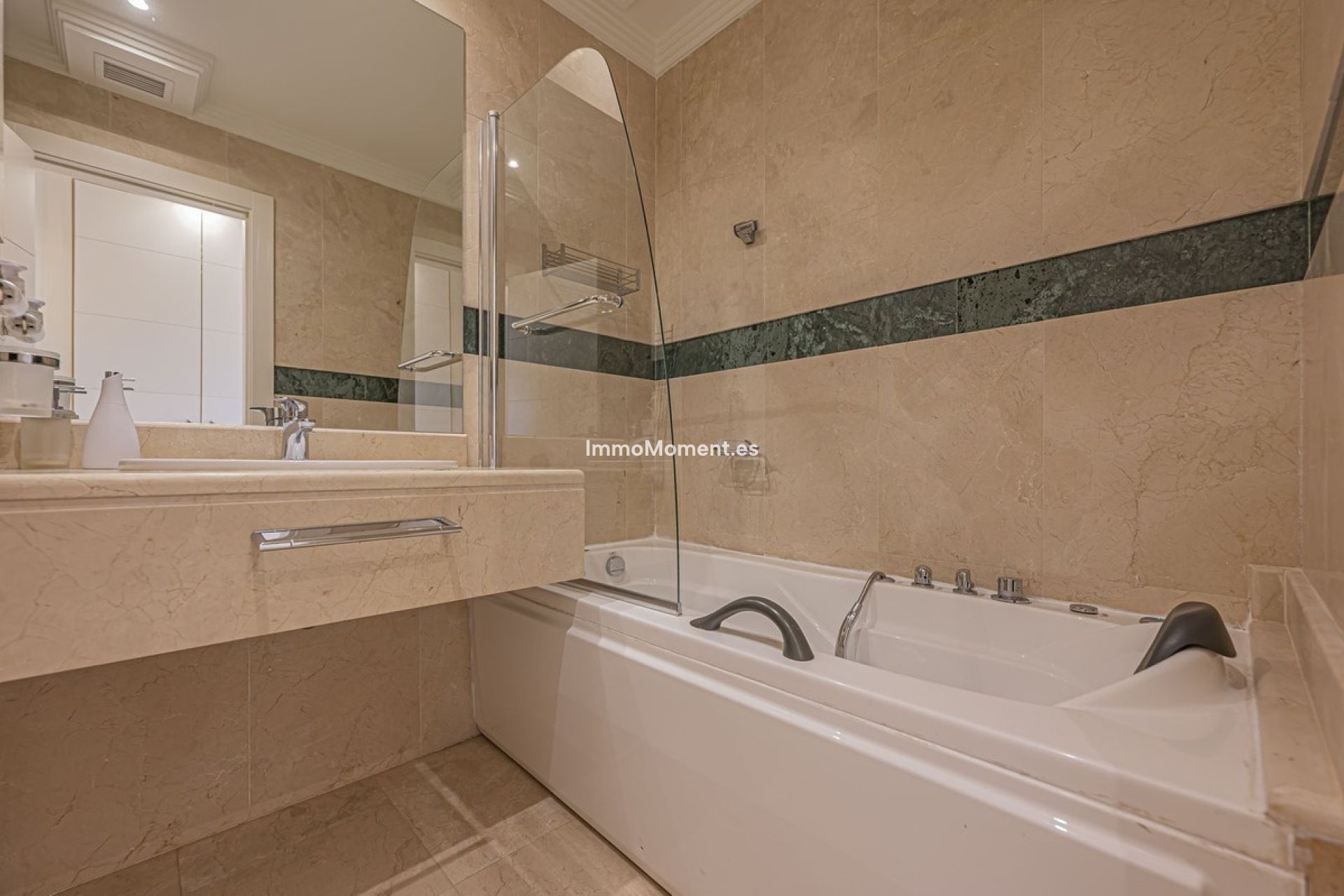 Revente - Appartement - Marbella - Nueva Andalucía