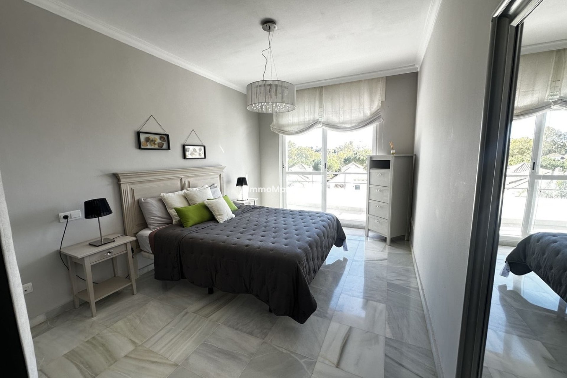 Revente - Appartement - Marbella - Nueva Andalucía