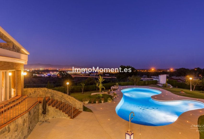 Revente - Villa - Intérieur                       - Churriana