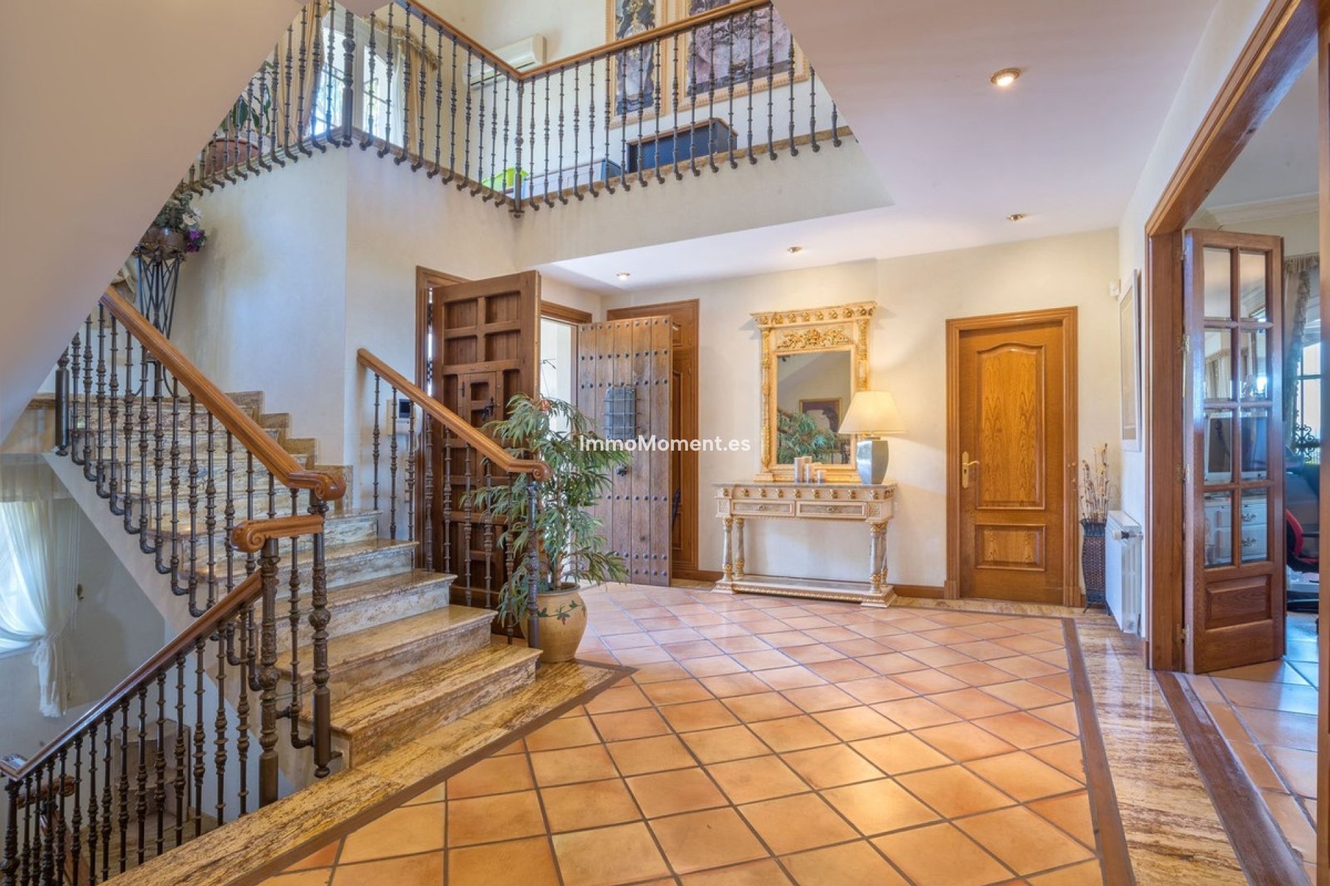 Revente - Villa - Marbella - Altos de los Monteros