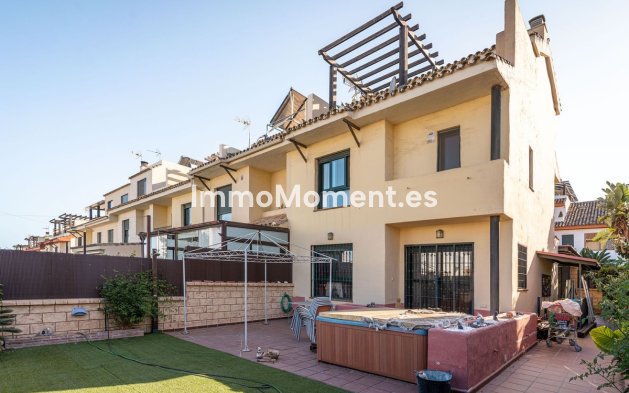 Rijtjeshuis - Bestaande woning - Estepona  - Cancelada