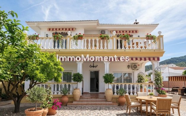 Villa - Bestaande woning - Binnenland  - Alhaurín de la Torre