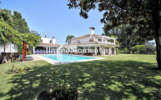 Villa - Bestaande woning - Estepona  - Costalita