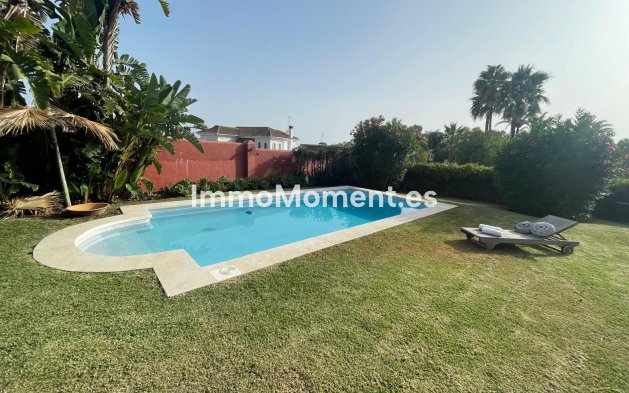 Villa independiente - Alquiler a corto plazo - Estepona  - IMR191