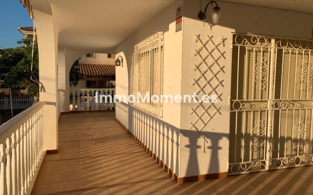 Villa independiente - Reventa - Águilas - Águilas Centro