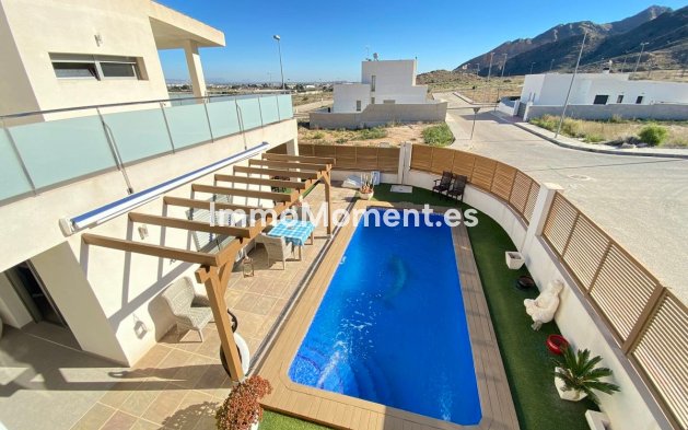 Villa independiente - Reventa - Cox - Cox