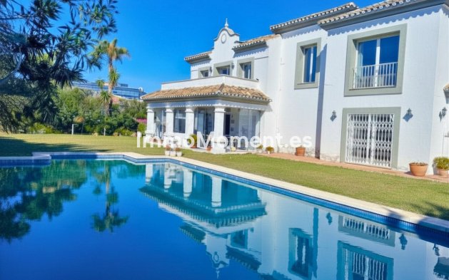 Villa independiente - Reventa - Estepona  - Estepona Centro