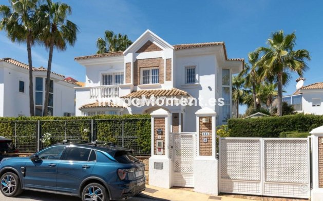 Villa independiente - Reventa - Estepona  - Estepona Centro