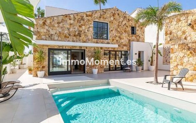 Villa independiente - Reventa - Estepona  - Estepona Centro