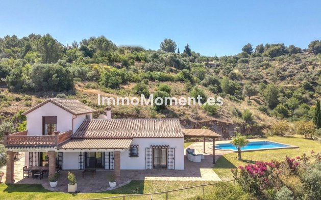 Villa independiente - Reventa - Interior  - Guaro
