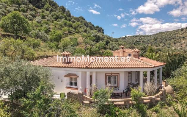 Villa independiente - Reventa - Interior  - Monda