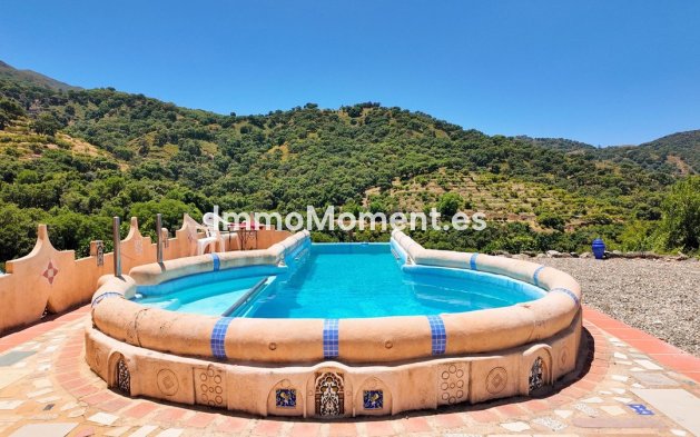 Villa independiente - Reventa - Interior  - Monda