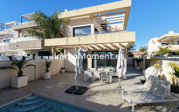 Villa independiente - Reventa - Los Montesinos - Los Montesinos Centro