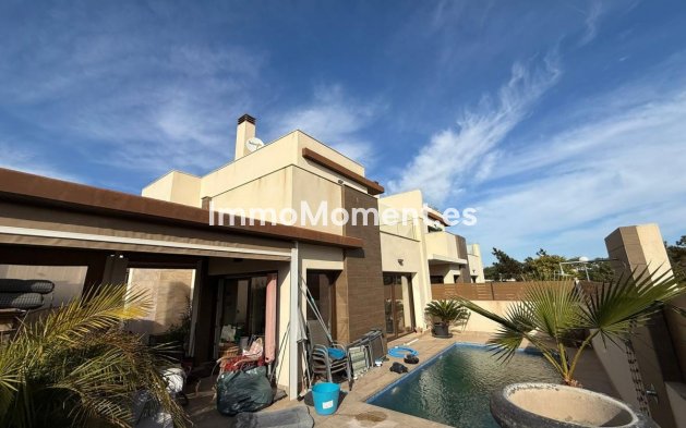 Villa independiente - Reventa - Los Montesinos - Los Montesinos Centro