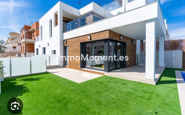 Villa independiente - Reventa - Los Montesinos - Los Montesinos Centro