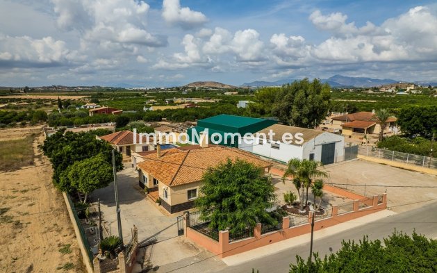 Villa independiente - Reventa - Orihuela - La Matanza