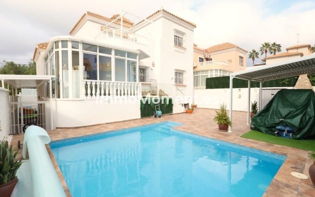 Villa independiente - Reventa - San Miguel de Salinas - San Miguel de Salinas Centro