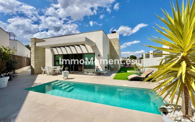 Villa independiente - Reventa - San Miguel de Salinas - San Miguel de Salinas Centro
