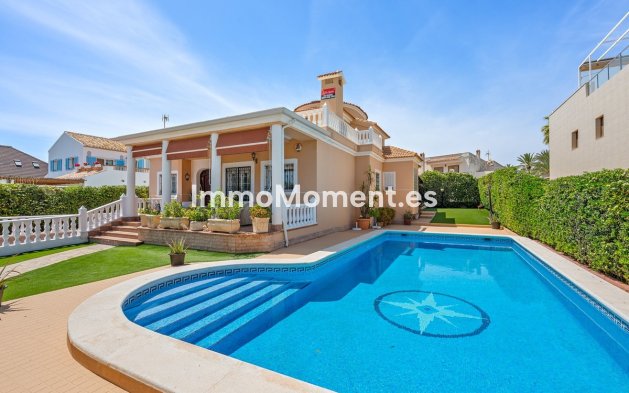 Villa independiente - Reventa - Torrevieja - La Mata
