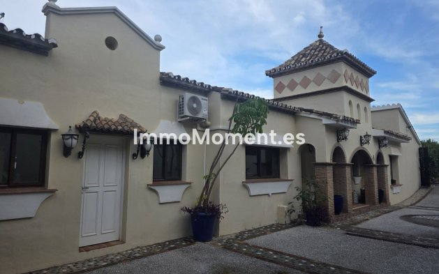 Villa - Resale - El Paraiso - New Golden Mile