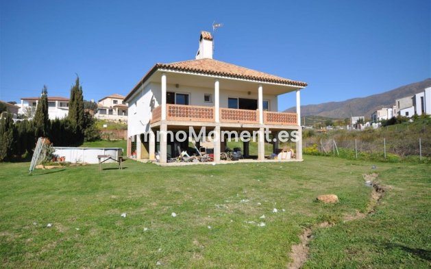 Villa - Resale - Estepona - Estepona Centro