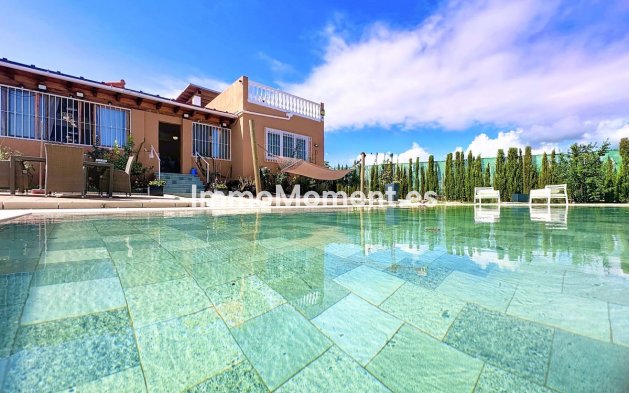 Villa - Resale - Estepona - Estepona Centro