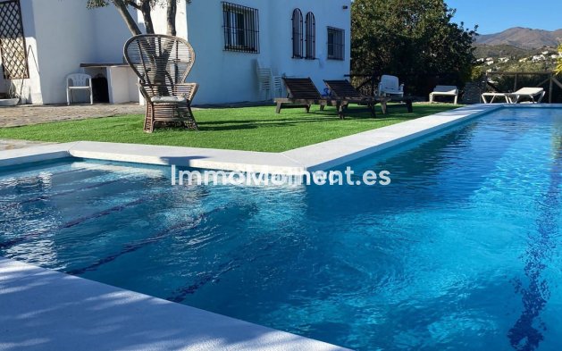 Villa - Resale - Estepona - Estepona Centro