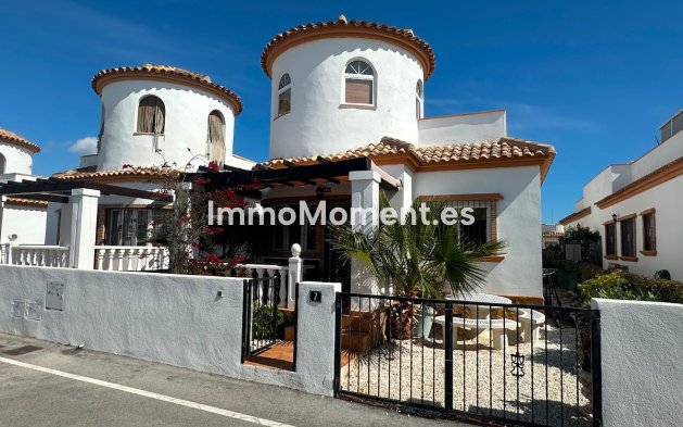 Villa - Resale - Guardamar del Segura - Urbanización El Raso