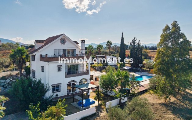 Villa - Resale - Inland  - Alhaurín el Grande Centro