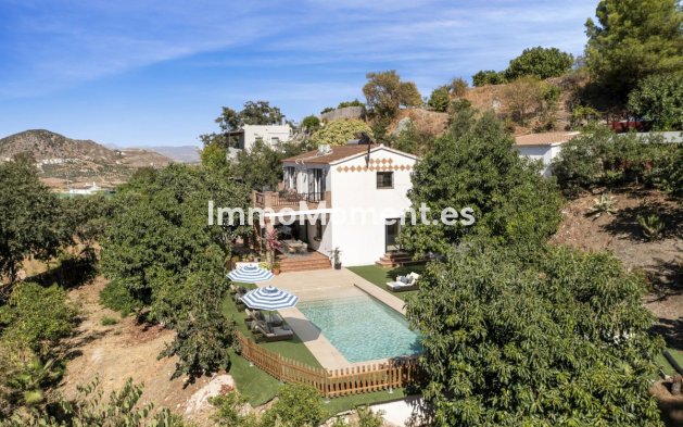 Villa - Resale - Inland  - Coín