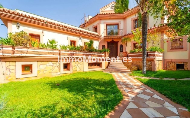 Villa - Reventa - Estepona  - Estepona Centro