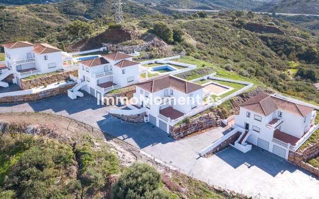 Villa - Wiederverkauf - Estepona  - Estepona Centro