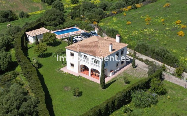 Villa - Wiederverkauf - Estepona  - Estepona Centro
