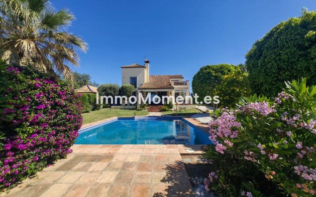 Villa - Wiederverkauf - Estepona  - Estepona Centro