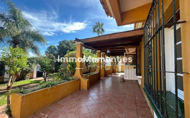 Villa - Wiederverkauf - Estepona  - Estepona Centro