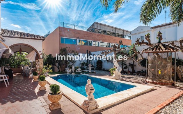 Villa - Wiederverkauf - Fuengirola - Los Pacos