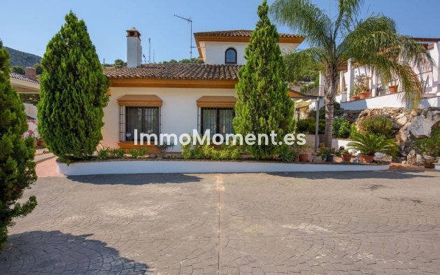 Villa - Wiederverkauf -   Inländisch - Alhaurín de la Torre