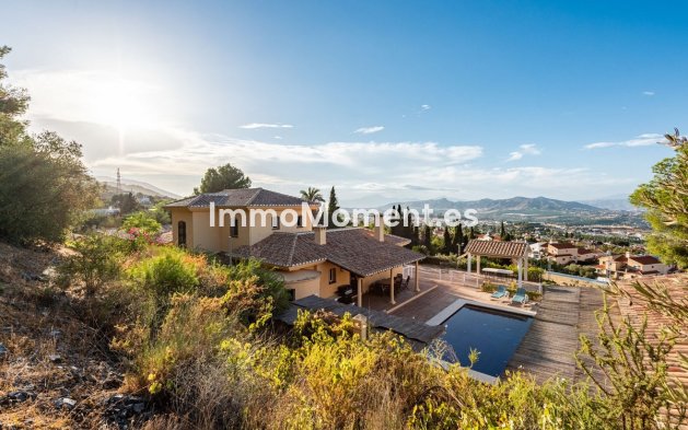 Villa - Wiederverkauf -   Inländisch - Alhaurín de la Torre