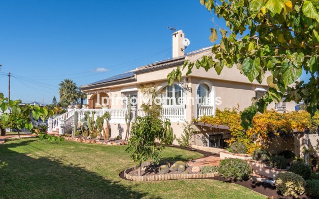 Villa - Wiederverkauf -   Inländisch - Alhaurín de la Torre