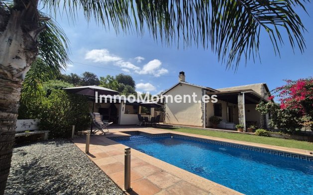 Villa - Wiederverkauf -   Inländisch - Coín