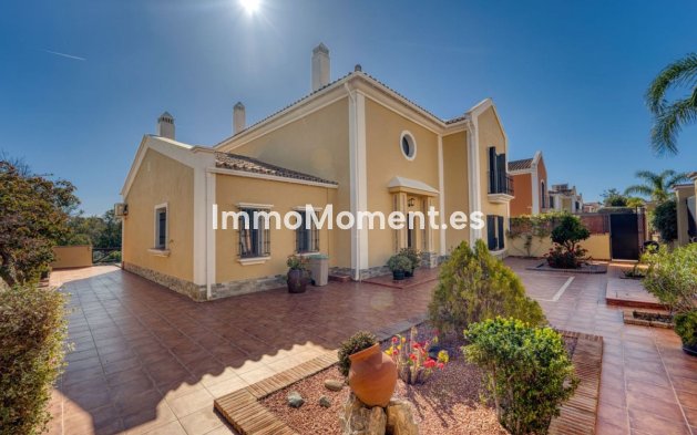 Villa - Wiederverkauf - Marbella - Guadalmina Alta