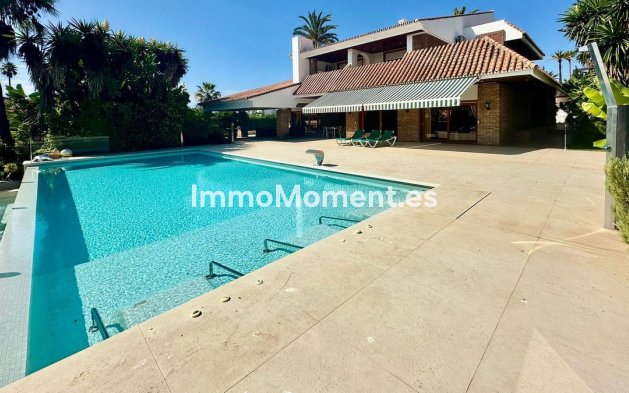 Villa - Wiederverkauf - Marbella - Nueva Andalucía