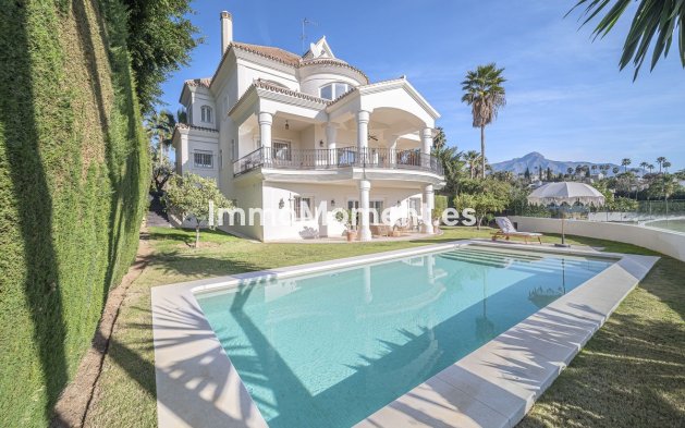 Villa - Wiederverkauf - Marbella - Nueva Andalucía