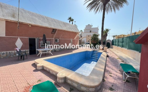 Villa - Wiederverkauf - Torrevieja - Torrevieja Centro