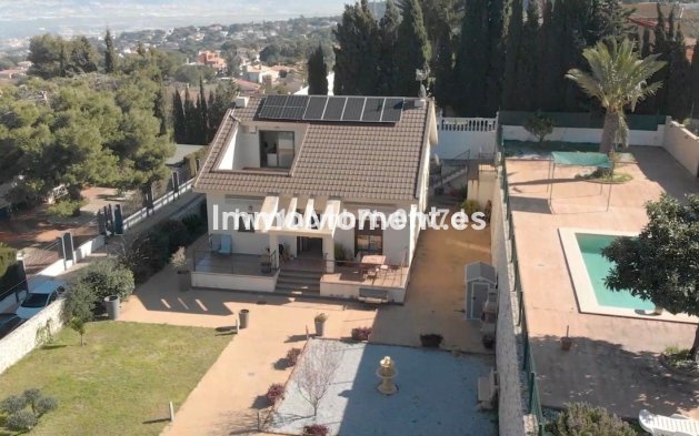 Vrijstaande villa - Bestaande woning - Binnenland  - Alhaurín de la Torre