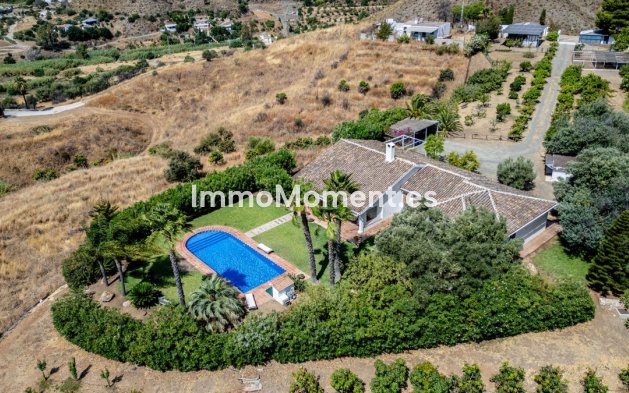 Vrijstaande villa - Bestaande woning - Binnenland  - Alhaurín el Grande Centro