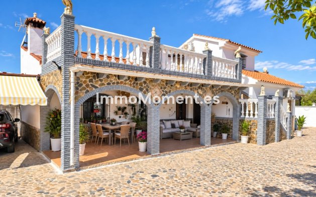 Vrijstaande villa - Bestaande woning - Binnenland  - Cártama Centro
